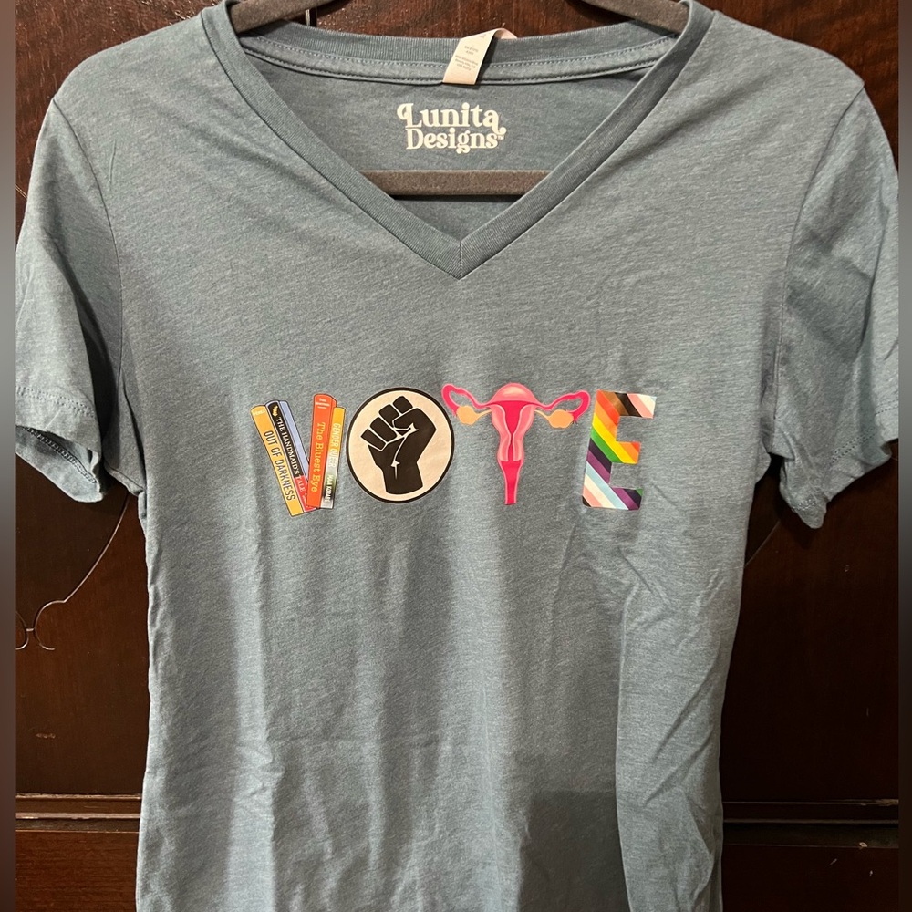 Size Medium Lunita Designs Vote t-shirt